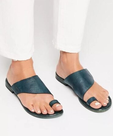 Cutout slip-on slipper